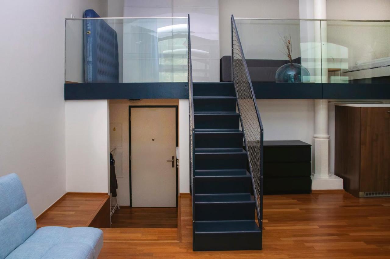 Modern Apartment With Terrace And Air Conditioning プラハ エクステリア 写真