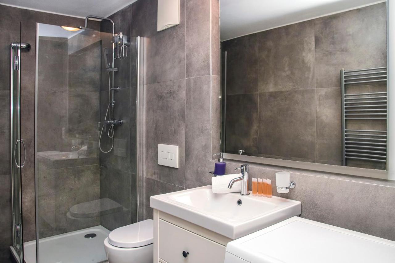 Modern Apartment With Terrace And Air Conditioning プラハ エクステリア 写真