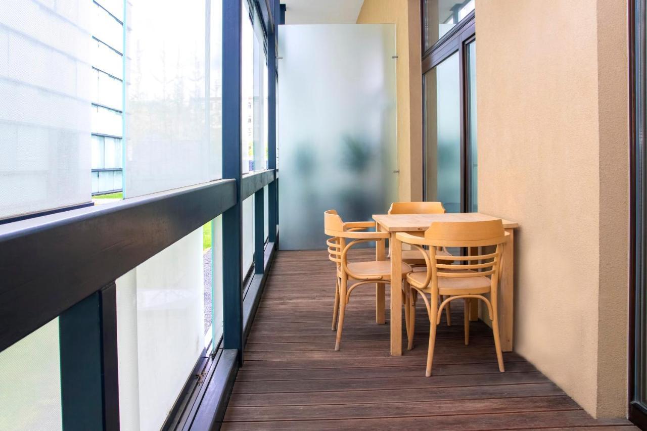 Modern Apartment With Terrace And Air Conditioning プラハ エクステリア 写真