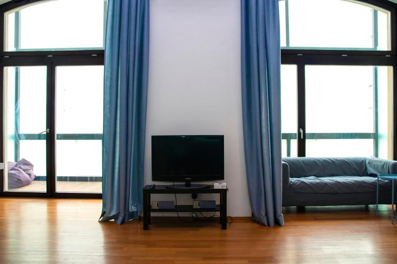 Modern Apartment With Terrace And Air Conditioning プラハ エクステリア 写真