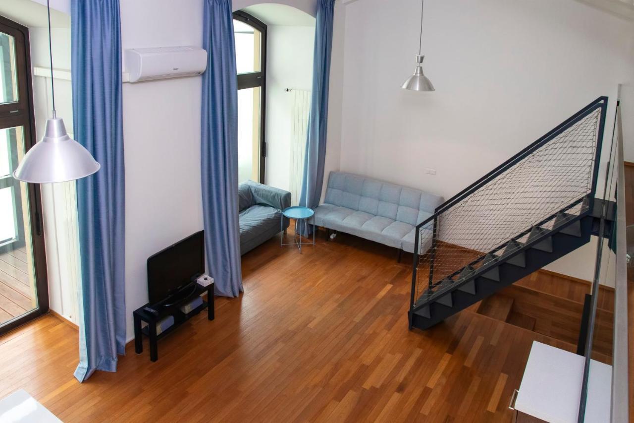 Modern Apartment With Terrace And Air Conditioning プラハ エクステリア 写真